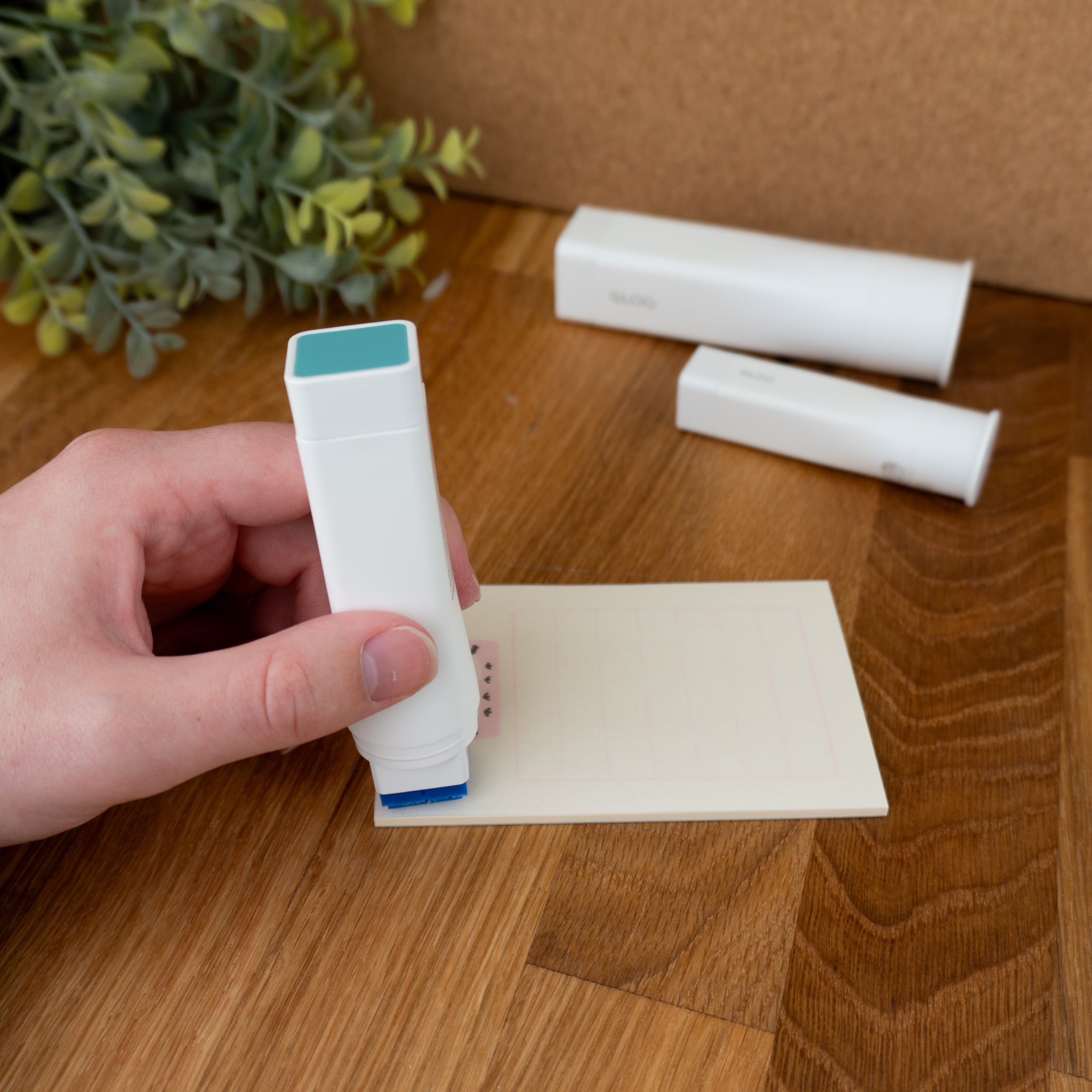 KOKUYO Gloo Glue Stick - Wrinkle Free - Medium